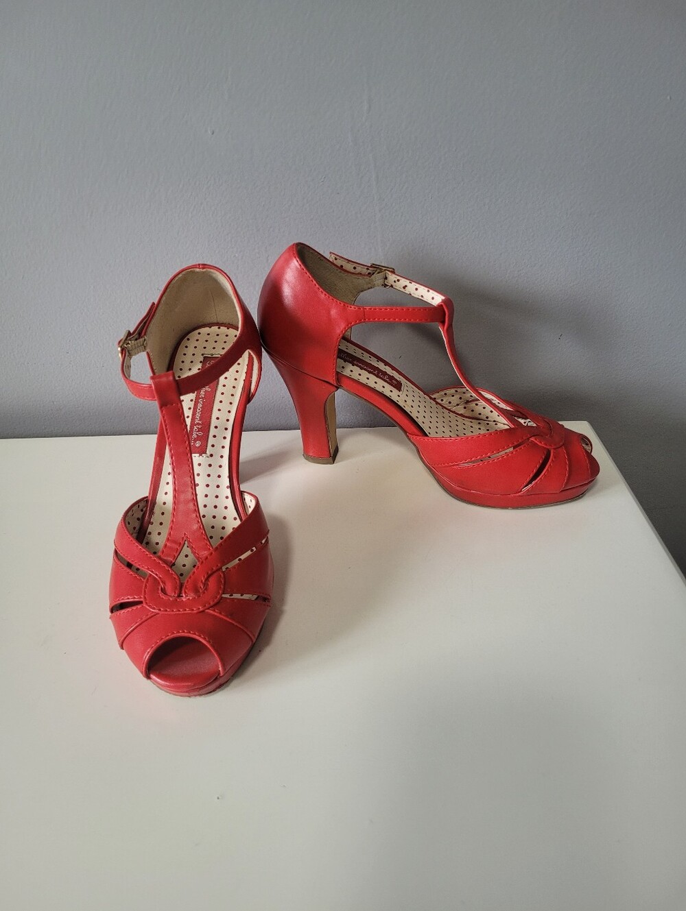 BAIT Red Retro T-Strap Peep Toe Pump Heels, VGUC, Size 7